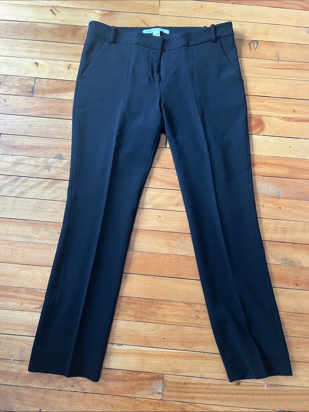 Diane Von Furstenberg Black womens Dress Pants. Sz 6